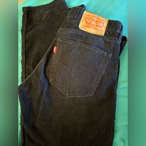 Pre-Luv-LikeNew
511 Levi's Black Corduroy Jeans
32x32 classic fit
Masculine cut
